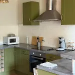 L De Jeanne Apartment *
